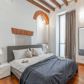 Apartment for rent for €2,000 per month in Milan, Via Tullo Massarani