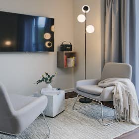 Studio for rent for €1,779 per month in Hamburg, Oeverseestraße