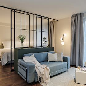 Appartement te huur voor € 1.889 per maand in Hamburg, Oeverseestraße