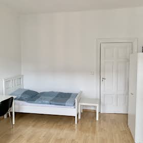 Mehrbettzimmer zu mieten für 475 € pro Monat in Berlin, Lützowstraße
