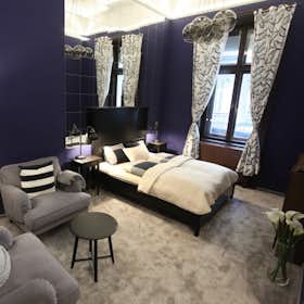 Apartment for rent for HUF 630,049 per month in Budapest, Petőfi Sándor utca