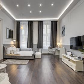 Apartment for rent for HUF 568,882 per month in Budapest, Semmelweis utca