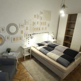 Apartment for rent for HUF 472,981 per month in Budapest, Petőfi Sándor utca