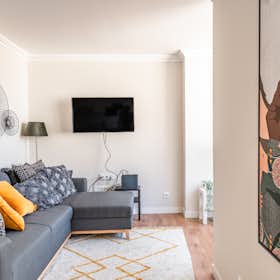 Apartment for rent for €2,000 per month in Lisbon, Rua do Meio à Lapa