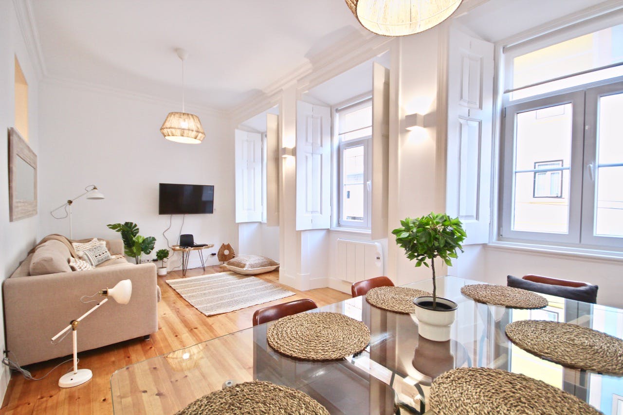 Apartment for rent for €3,600 per month in Lisbon, Rua Angelina Vidal