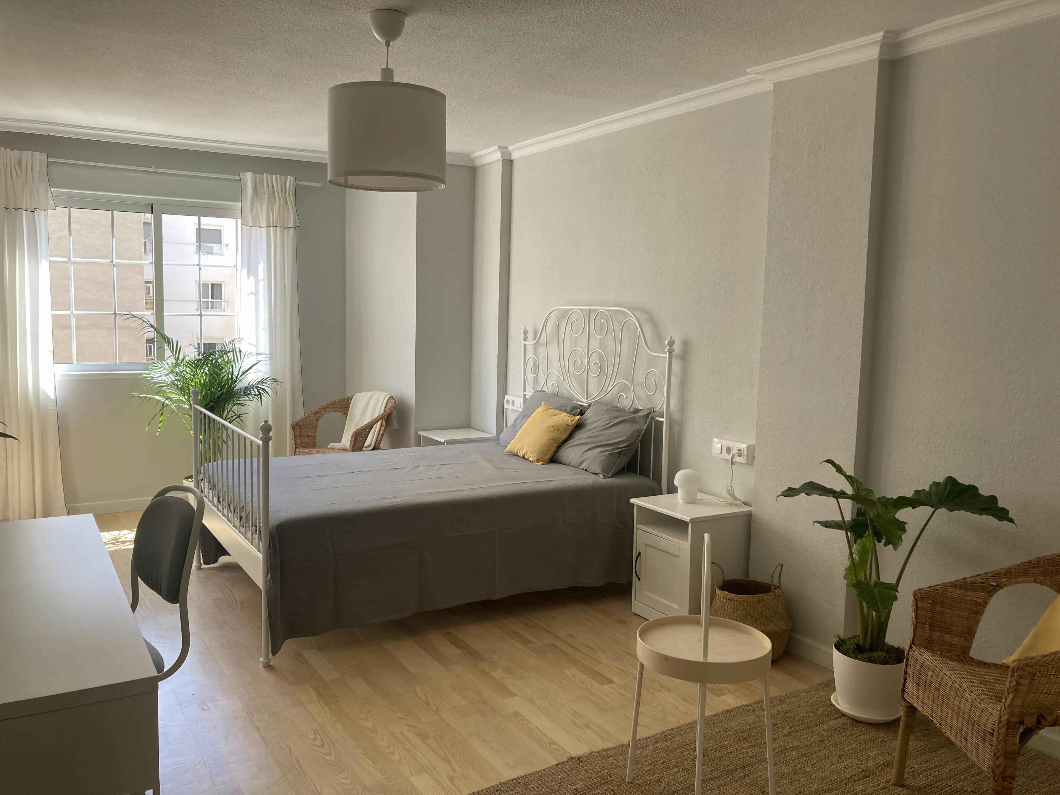 Private room for rent for €615 per month in Alicante, Calle Maestro Marqués