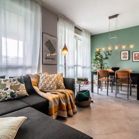 Apartment for rent for €2,150 per month in Milan, Via del Futurismo