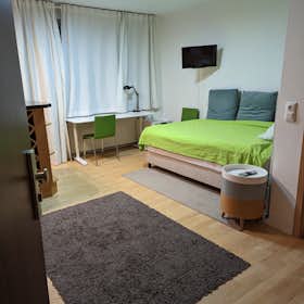 Studio for rent for €1,399 per month in Köln, Weyerstraße