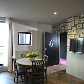 Apartment for rent for €1,100 per month in Etterbeek, Avenue d'Auderghem