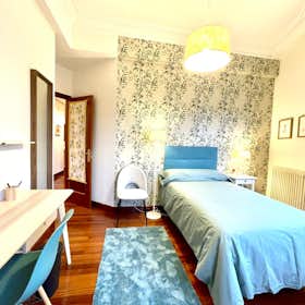 Private room for rent for €640 per month in Bilbao, Simón Bolívar kalea