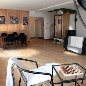 Apartment for rent for €3,500 per month in Brussels, Place des Martyrs
