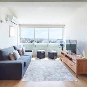 Apartment for rent for €1,000 per month in Cascais, Avenida do Faial