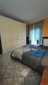 Lägenhet att hyra för 790 € i månaden i Bronte, Via Pistoia