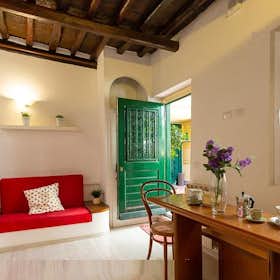 Apartment for rent for €2,200 per month in Rome, Via dei Cappellari