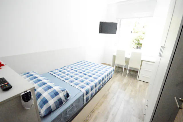 Private room in Carrer l'Amistat, Valencia (1217016) room image 2