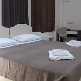 Apartment for rent for €1,700 per month in Casalecchio di Reno, Via del Lavoro