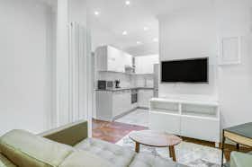 Apartment for rent for €3,200 per month in Paris, Rue Le Marois