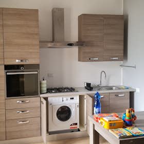 Appartement te huur voor € 950 per maand in Turin, Corso Bernardino Telesio