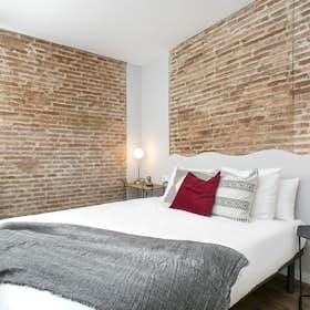 Apartment for rent for €2,270 per month in Barcelona, Carrer de la Lluna