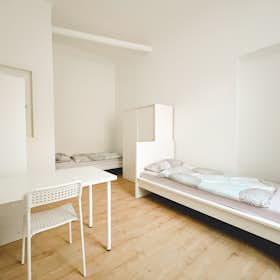 Shared room for rent for HUF 112,117 per month in Budapest, Szent István körút