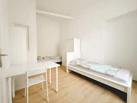 Shared room for rent for HUF 110,203 per month in Budapest, Szent István körút