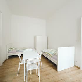 Общая комната сдается в аренду за 86 545 HUF в месяц в Budapest, Szent István körút