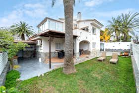 Дом сдается в аренду за 1 630 € в месяц в Cambrils, Carrer Santiago Rusiñol