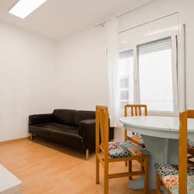 Apartment for rent for €1,200 per month in Barcelona, Carrer d'Àvila