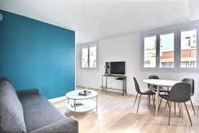 Apartment for rent for €1,924 per month in Paris, Rue de Clignancourt