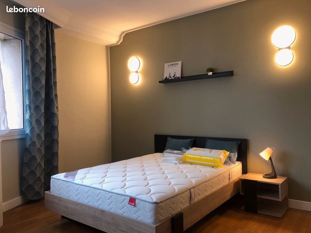 Private room for rent on Rue Lafayette, Toulouse