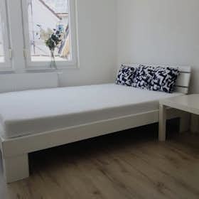 Privé kamer te huur voor € 630 per maand in Stuttgart, Hedelfinger Platz