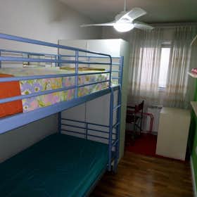 Private room for rent for €550 per month in Madrid, Calle del Pico de los Artilleros