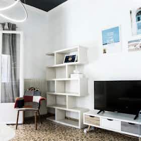 Mieszkanie do wynajęcia za 900 € miesięcznie w mieście Argyroúpoli, Averof