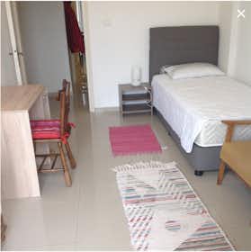 Privé kamer te huur voor € 400 per maand in Ampelókipoi, Gennimata Georgiou