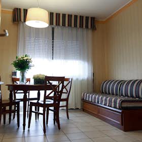 Wohnung zu mieten für 1.400 € pro Monat in Pieve Emanuele, Via dei Pini