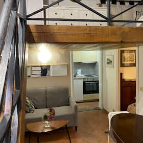 Apartment for rent for €1,250 per month in Rome, Via dei Gigli d'Oro