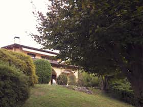 Huis te huur voor € 2.600 per maand in Luino, Via Dumenza