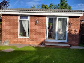 Building for rent for £1,400 per month in Coventry, Moat Avenue