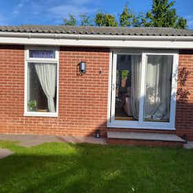 Building for rent for £1,402 per month in Coventry, Moat Avenue