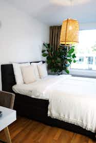Privé kamer te huur voor € 1.250 per maand in Utrecht, Van Bijnkershoeklaan