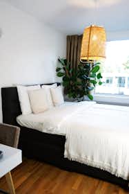 Privé kamer te huur voor € 1.250 per maand in Utrecht, Van Bijnkershoeklaan