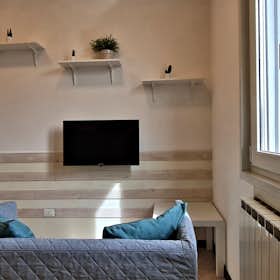 Studio for rent for €1,600 per month in Bologna, Via Emilia Ponente