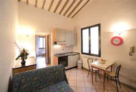 公寓 正在以 €1,000 的月租出租，其位于 Florence, Via Sant'Antonino