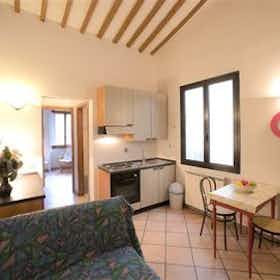 Appartement te huur voor € 1.000 per maand in Florence, Via Sant'Antonino
