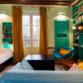 Studio for rent for €1,200 per month in Paris, Rue des Grands-Degrés