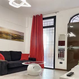 Apartment for rent for €1,800 per month in Bologna, Via Centotrecento