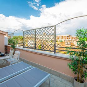 Apartment for rent for €3,496 per month in Rome, Piazza de' Renzi