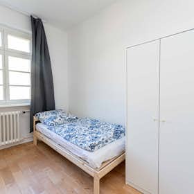 Mehrbettzimmer zu mieten für 490 € pro Monat in Berlin, Hausotterstraße