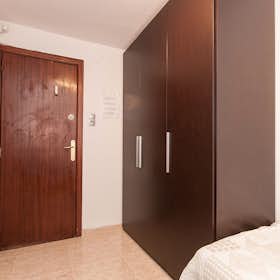 Private room for rent for €450 per month in L'Hospitalet de Llobregat, Avinguda de la Mare de Déu de Bellvitge