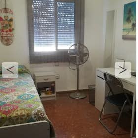 Private room for rent for €350 per month in Sevilla, Calle Estrella Polar